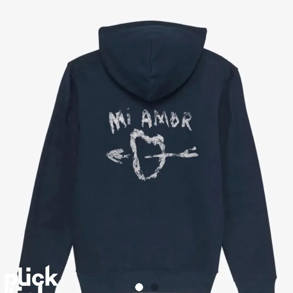Säljer min fina mi Amor hoodie köpt på zarlando! Hoodien är köpt i januari men precis som ny💞. Hoodies.