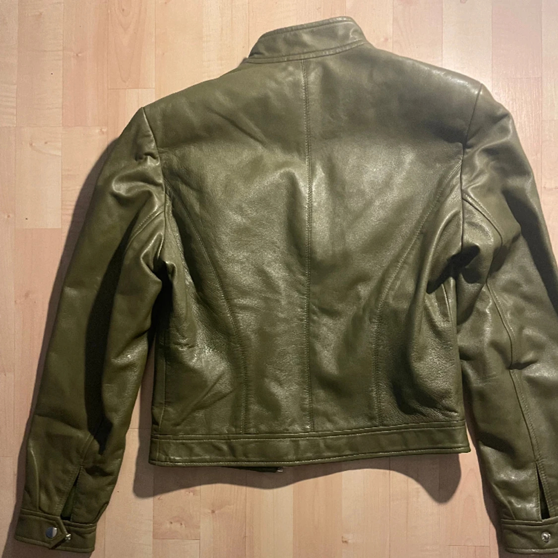 Olivgrön skinnjacka  - 91