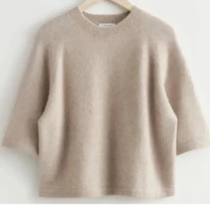 Other stories topp  - Säljer denna sjukt snygga o trendiga toppen från other stories!💕💕hör av er för egna bilder