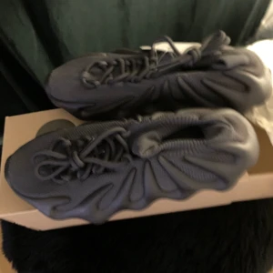 Yezzy 450  - Yezzy 450 Nya oanvända 