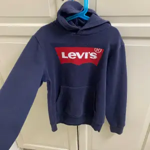 Levis tröja storlek 152  Bra skick 100:-