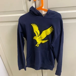 Tröja junior  - Tröja junior storlek 12-13 år  Lyle and scott  129:-