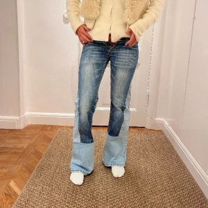 Jeans! - Sååå coola och unika jeans! MIDJEMÅTT:72cm INNERBENSLÄNGDEN: 80cm 