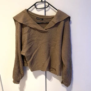 Stickad tröja - Fin brun stickad tröja storlek S, som ny