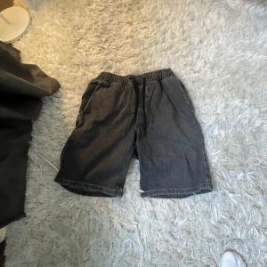 Hm jeans shorts - Säljer mina jeans shorts eftersom jag inte använder dem