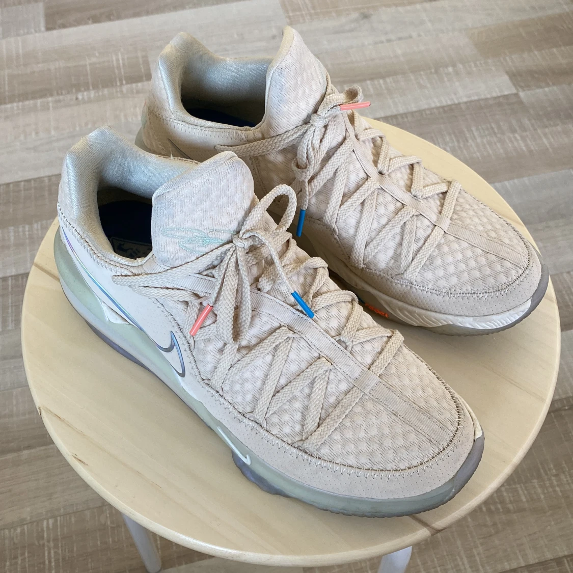 LNike Lebron 17 Low ”Easter”