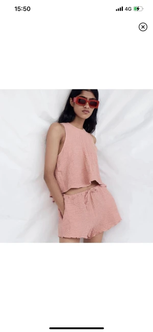 Zara sätt - Säljer mitt fina somriga set som knappt är använt. Hör av er vid flera frågor🌸klocka inte på köp nu