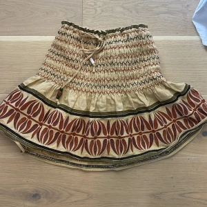 Populär kjol från zara - Populär kjol från zara som är super fin till sommaren 