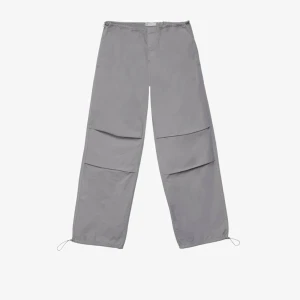 Stradivarius gråa parachute pants - Säljer dessa då de inte längre passar. Använts väldigt få gånger! Nypriset är 399 kr.