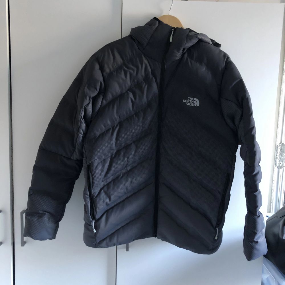 Jacka från The North Face. Köptes på stadium för ett antal år sedan, knappt använd, som ny. . Jackor.