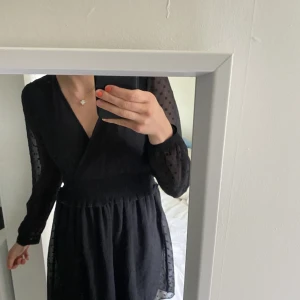 Klänning  - Klänning från ”ONLY”, köptes förra året och har använts en gång. Strö XS, sitter bra på mig som är S