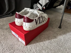 Valentino skor - Valentino skor  Kvitto box nya snören