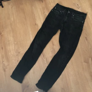 Levis jeans - Bra skick, har bara inte vikt dom på ett tag. W: 31 L: 34