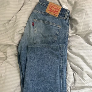 Levis 501 ljublå - Levis 501 med stretch i storlek 31/32. Superfint skick