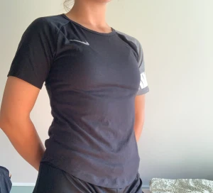 Nike t-shirt  - Skön tränings t-shirt från Nike. Använd ett fåtal gånger och är i bra skick.