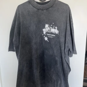 Tröja  - - Aldrig använd har fortfarande lappen - Köpt på boohoo