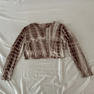 Ljus brun tröja - En jätte gullig långärmad brun/beige topp som aldrig har använts. Inga defekter. Skriv om ni har några frågor🤎🤍priset går att diskutera 