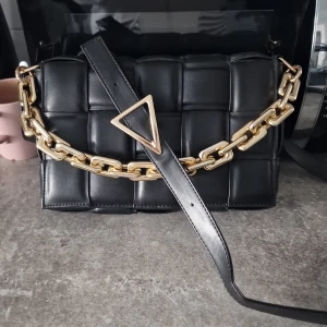 Väska  - Jättefin Bottega kopia. Aldrig använt. Höjd 20cm bredd 30cm