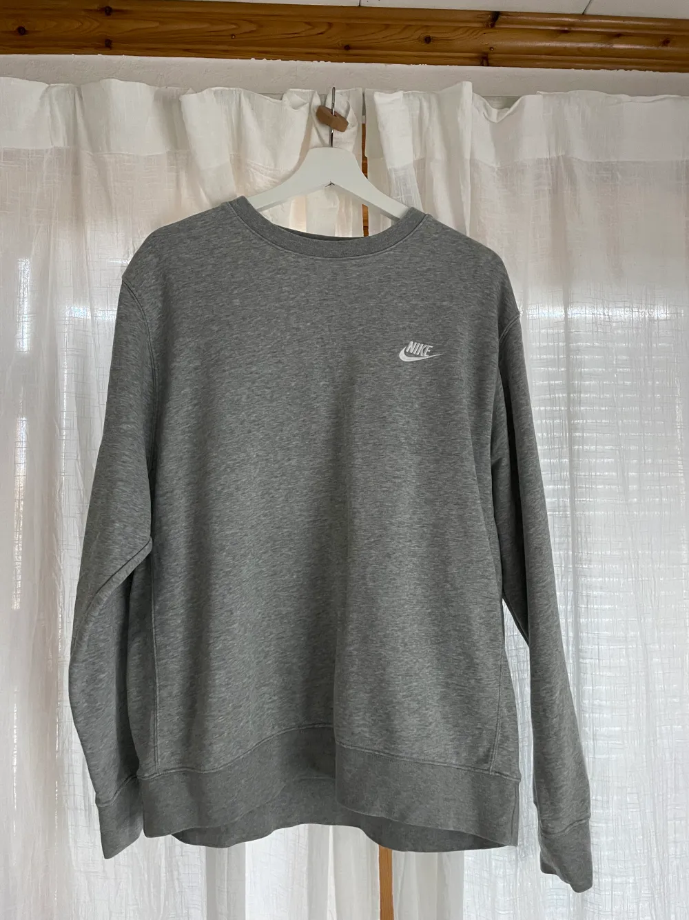 Det har då nu blivit dags att sälja denna fina Nike sweatshirt, sparsamt använd och är i väldigt bra skick!. Hoodies.