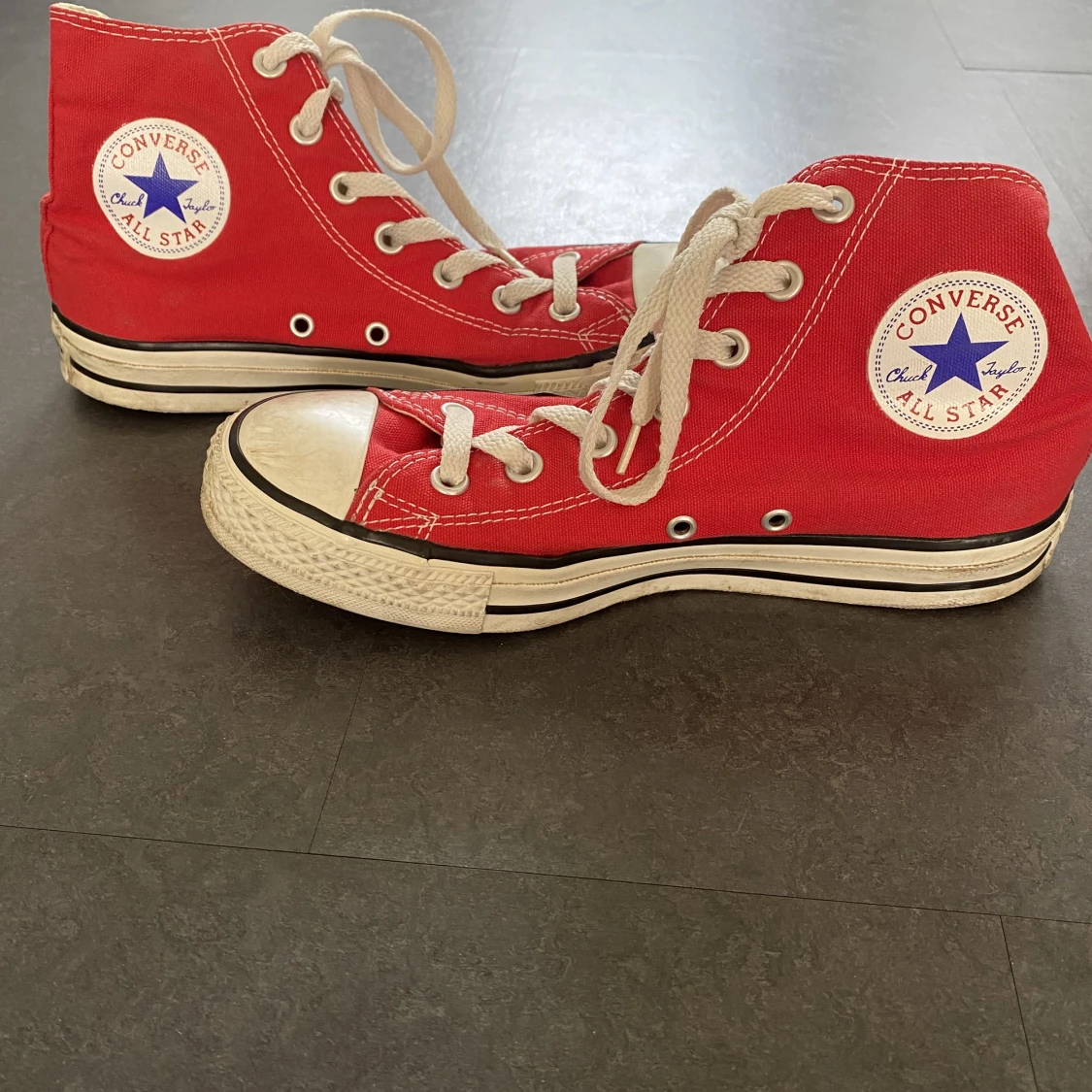 Röda Converse