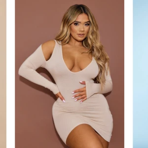 Klänning - Klänning från prettylittlething, aldrig använt endast testad.  Storlek S.