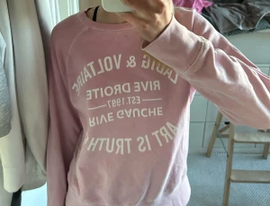 Zadig tröja  - Säljer min jättesöta Zadig tröja❤️kom privat för fler bilder. Det har varit några små hål på ärmarna men de är lagade❤️nypriset är ungefär 2200kr