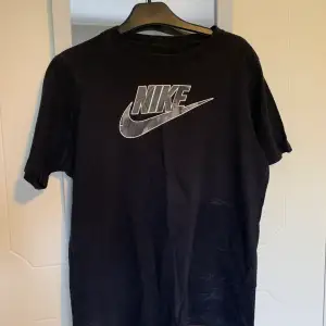 Nike t-shirt Storlek: 158-170 Skick: 8/10