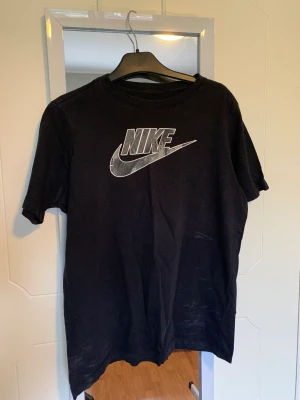 Nike t-shirt  - Nike t-shirt Storlek: 158-170 Skick: 8/10