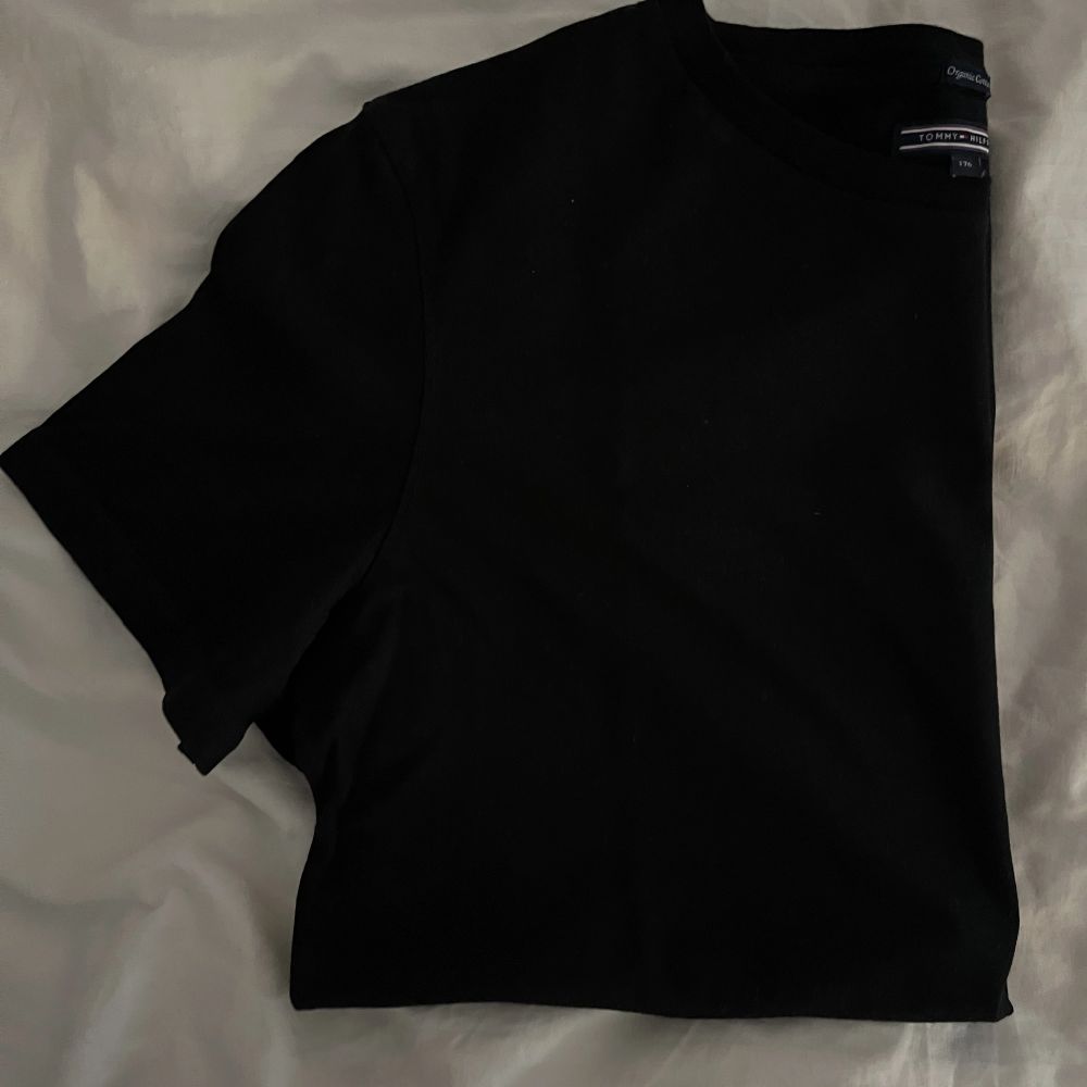 Svart Tommy Hilfiger T-shirt | Plick Second