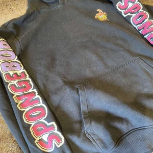 Hm hoddie  - Säljer denna hoddie då den inte är min stil längre, storlek M 