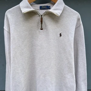 Ralph Lauren half zip - Storlek M Säljer då den inte passade  Utmärkt skick 