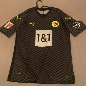 Dortmund fotbolls tröja svart gul