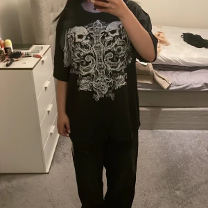 ovesized tshirt - jätte snygg over sized tshirt ifrån shein med tryck❤️