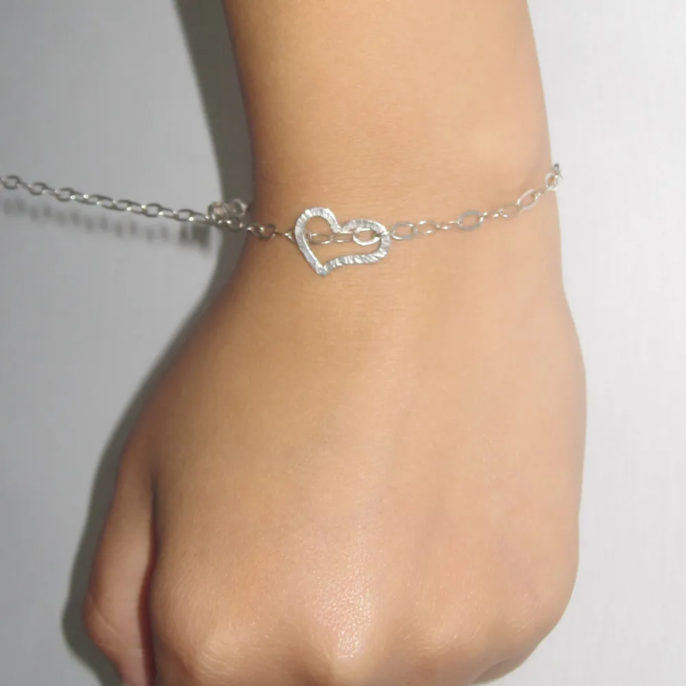 Dainty Silver Heart Braclet   Real Silver with Staple   I’m good condition   Can be worn on the wrist or ankle   DM me for questions   Äkta silver armband med hjärta. Accessoarer.