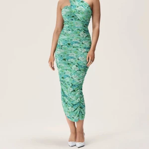 Slutsåld Adoore klänning nyskick! - Adoore klänning i nyskick i strl 38. Slutsåld. Kan hämtas på Södermalm eller postas mot en avgift!