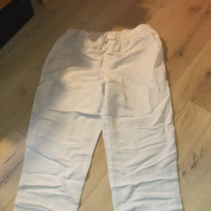 Linne byxor - Fina linnen byxor som aldrig vart använda för de var för små:)
