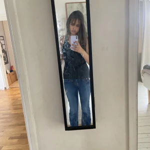 true religion jeans  - säljer mina fina true religion jeans💗 de har fin passform och inga defekter. midjemåttet är 80cm.  innerbenslängden är 72cm. skriv om ni har mer frågor💗