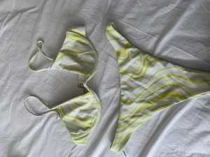Bikini - Säljer denna fina bikini från shein, helt ny. 