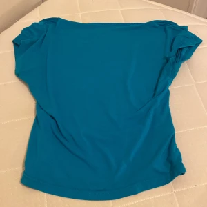 Blå rygglös topp - Blå rygglös topp från SHEIN i bra skick.