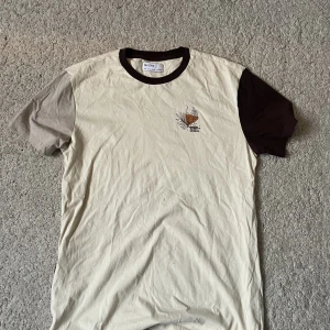 CHILL T-SHIRT BERSHKA - Chill t-shirt från bershka. Aldrig använd i perfekt skick. 