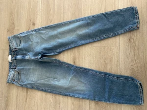 Byxor med raka ben - St 30/32 Mycket bra skick Säljer för att jag köpt fel