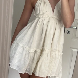 Klänning - Såå fin klänning som jag tyvärr inte får användning av, helt ny. Storlek S. Nypris 523kr, helt slutsåld på hemsida.🤍