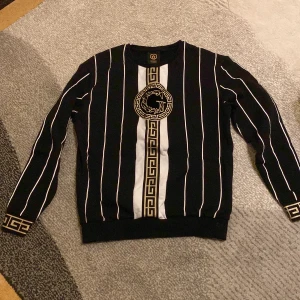 Glorious gangsta tröja - Bra skick  Använt knappast  Köpt för 1200kr