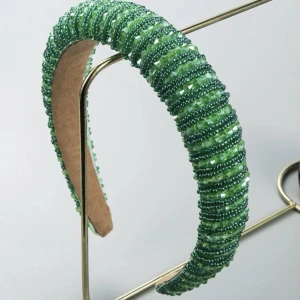 Grönt glittrigt diadem💞 - Säljer ett grönt glittrigt diadem, oanvänt!!💞💞