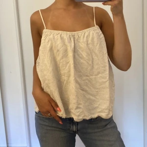 Linne med låg rygg  - Så snyggt linne i bra material!🙌