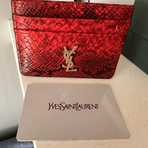 Ysl korthållare  - Helt ny och oanvänd, korthållare från ysl, skinn 