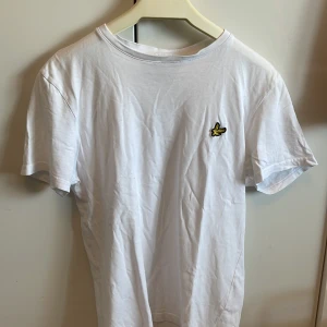 Lyle and Scott t-shirt  - Använd fåtal gånger. 