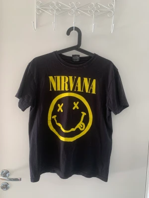 Nirvana tröja - Nirvana tröja i storlek M. 