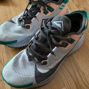 Nike löpa/träningsskor - Ganska nya, används bara några gånger. Säljs pga liten storlek för mig.  