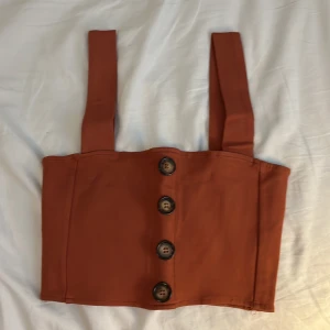 Topp - Topp från pull&bear. Helt ny, aldrig använt. Pris kan diskuteras vid snabb affär
